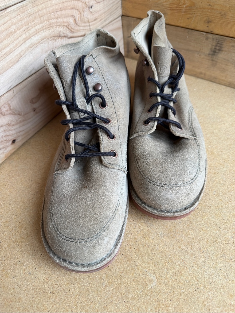 Men's Suede Lace-Up Chukka Boots in Light Taupe 11 1/2D